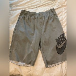 Nike SB skateboard dri-fit shorts size medium